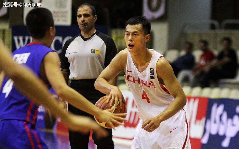 窗口期马赛备战全明星赛，防线松动细节曝光，底气十足，年轻球员得到机会(防守拍和进攻拍的区别)